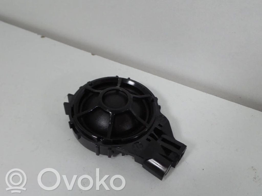 Audi TT TTS RS Mk3 8S Etuoven kaiutin 