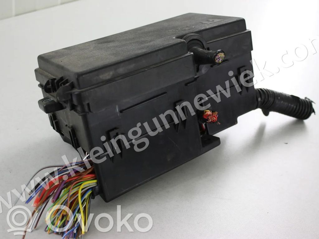 Sulakemoduuli   BM5T14K733DEA,AV6T14A067AB,AV6T14A067AC,AV6T14A142AB,F1ET14K733BEC,F1FT14K733FJC