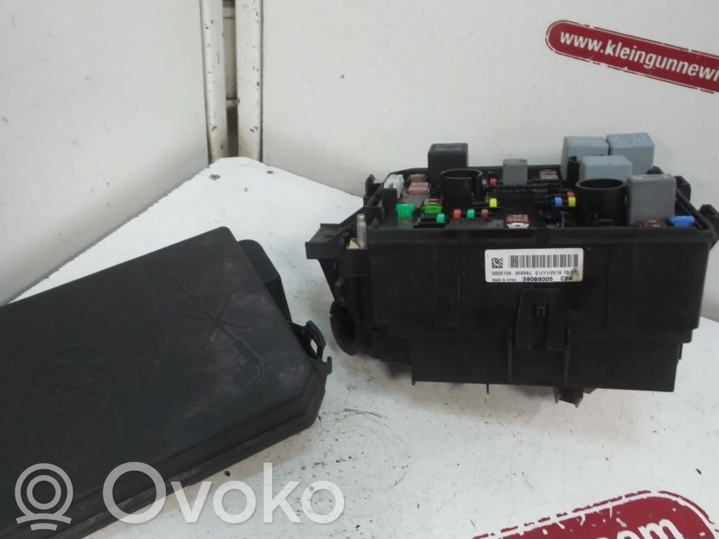 Opel Corsa E Fuse module 