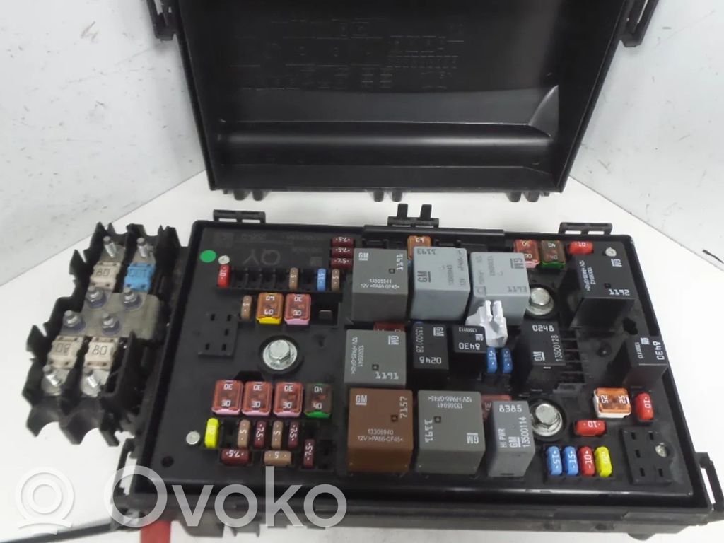 Opel Astra J Fuse module 