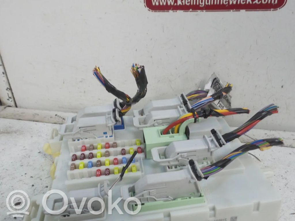 Ramka / Moduł bezpieczników   F1DT14A73DF