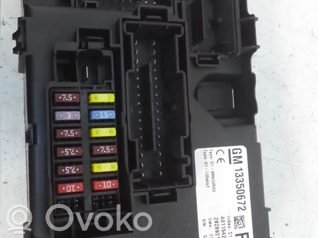 Opel Corsa D Ramka / Moduł bezpieczników 
