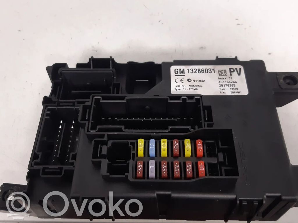 Opel Corsa D Saugiklių blokas 