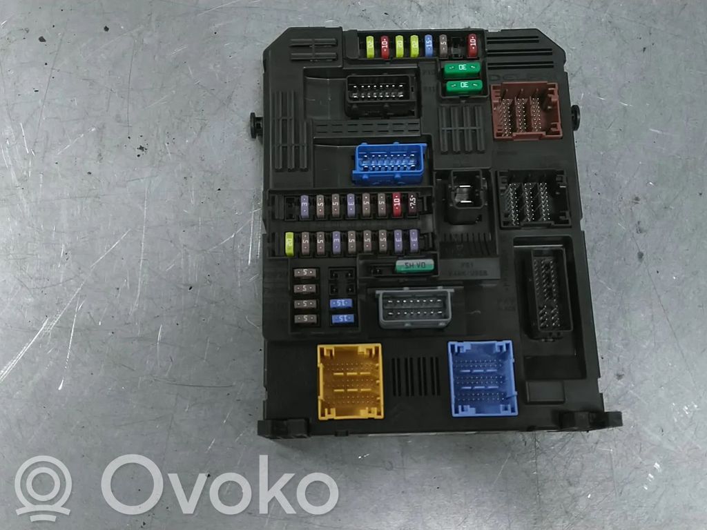 Opel Vivaro Fuse module 