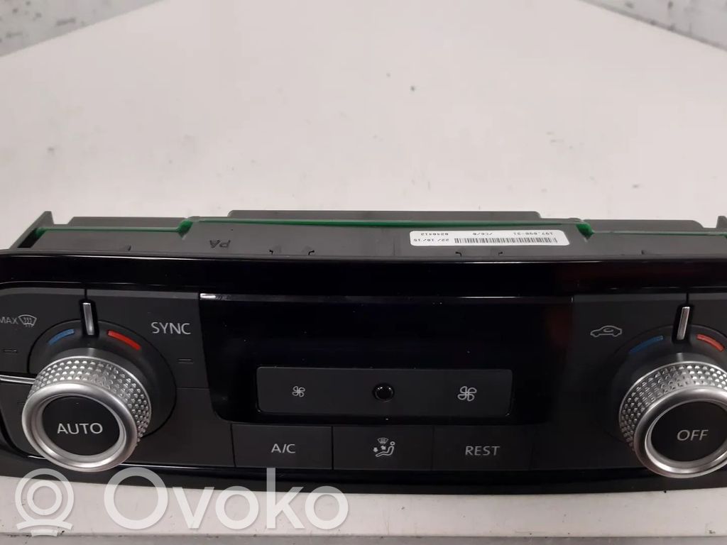 Volkswagen Touareg II Panel klimatyzacji 