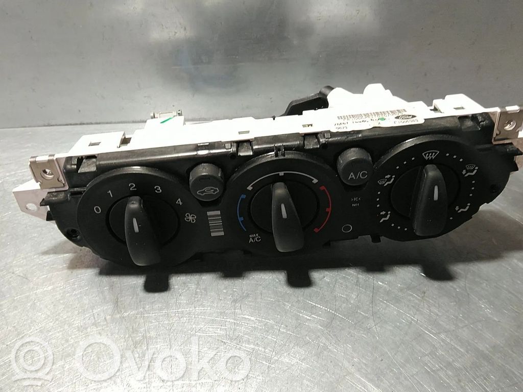 Climate control unit   7M5T19980BD