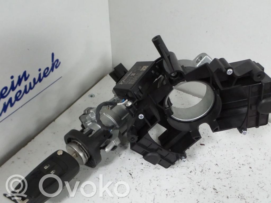 Opel Corsa E Virtalukon kytkin 