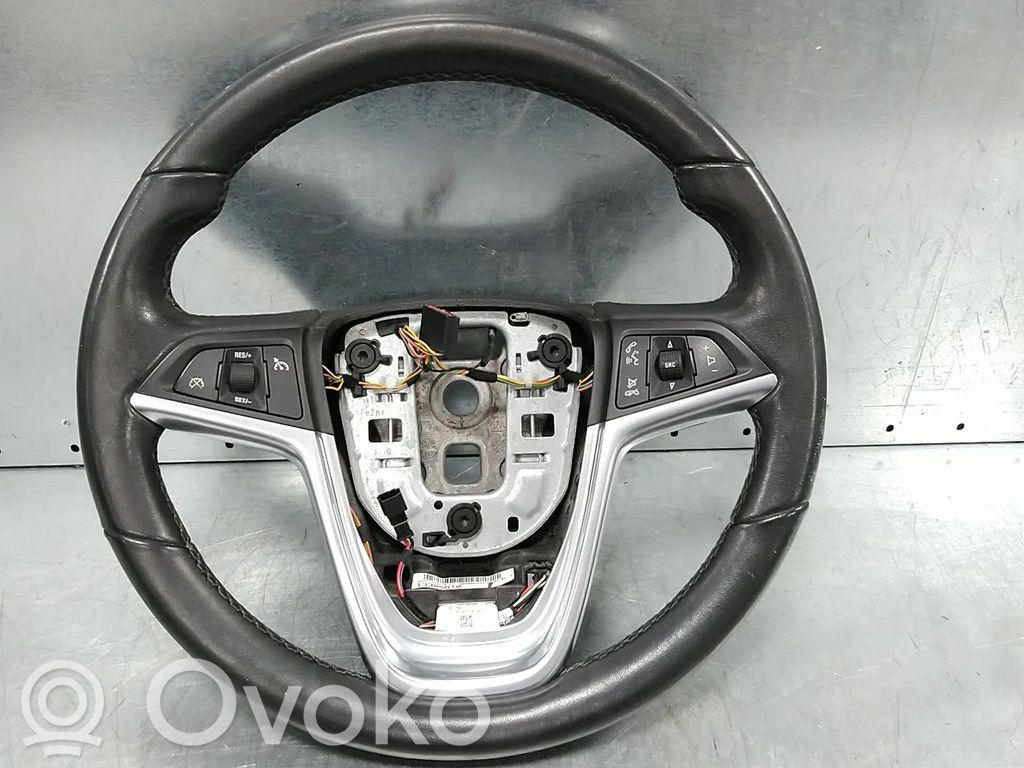 Ohjauspyörä   13305810,13351025,13387038,9131250,913446,913528