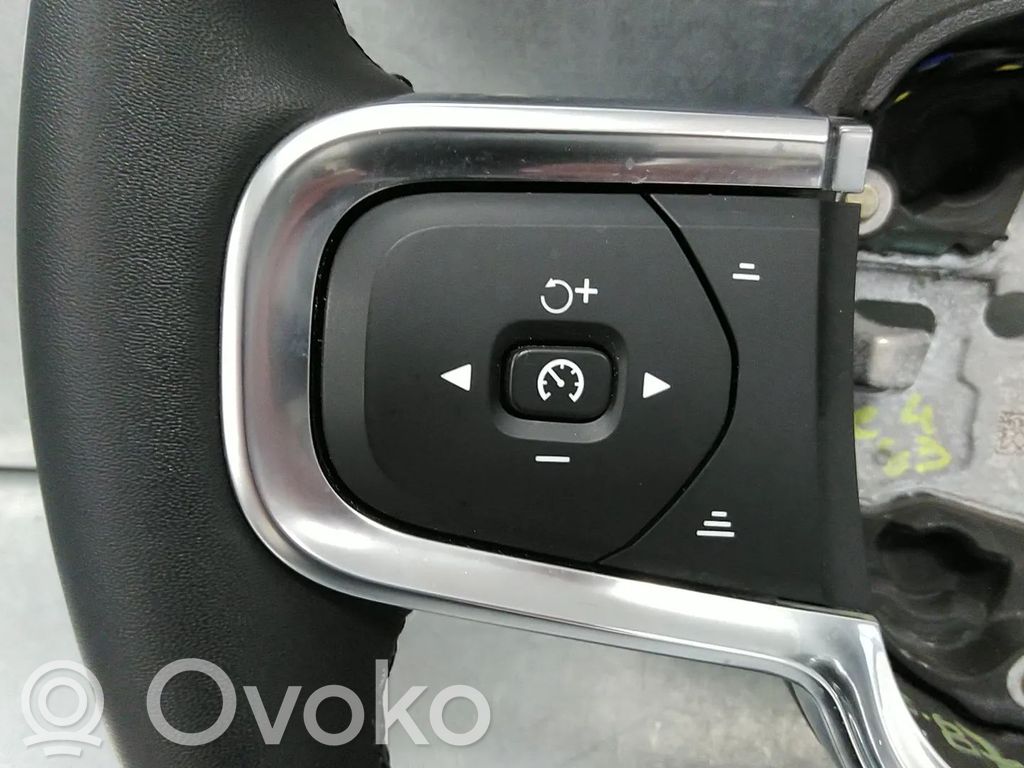 Volvo XC40 Ohjauspyörä 