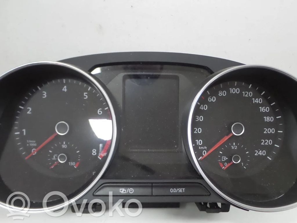 Volkswagen Polo V 6R Geschwindigkeitsmesser Cockpit