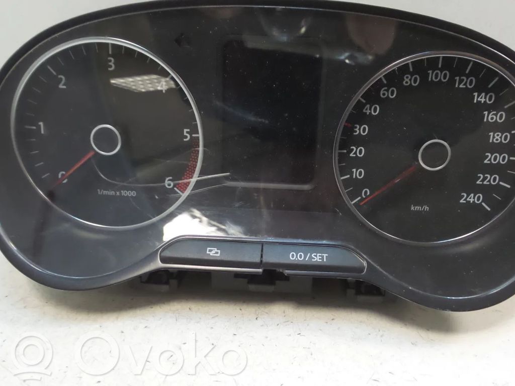 Volkswagen Polo V 6R Tachimetro (quadro strumenti) 