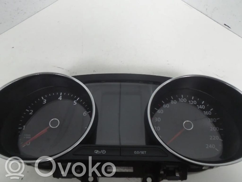 Volkswagen Polo V 6R Tachimetro (quadro strumenti) 