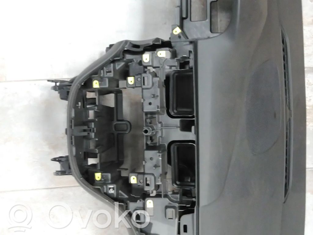 Opel Corsa E Panelė 