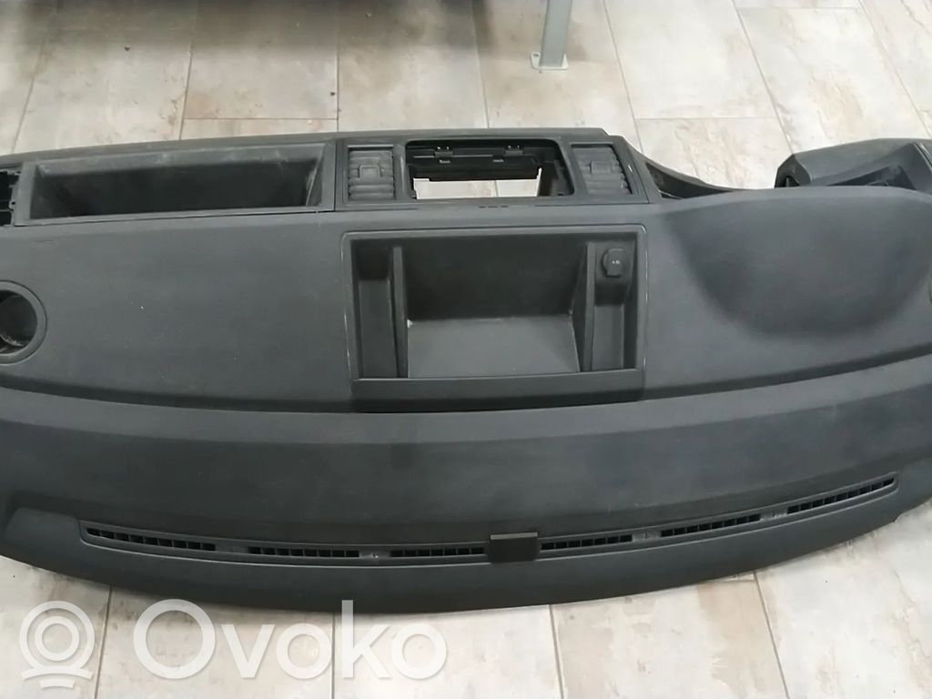 Volkswagen Transporter - Caravelle T6 Deska rozdzielcza 