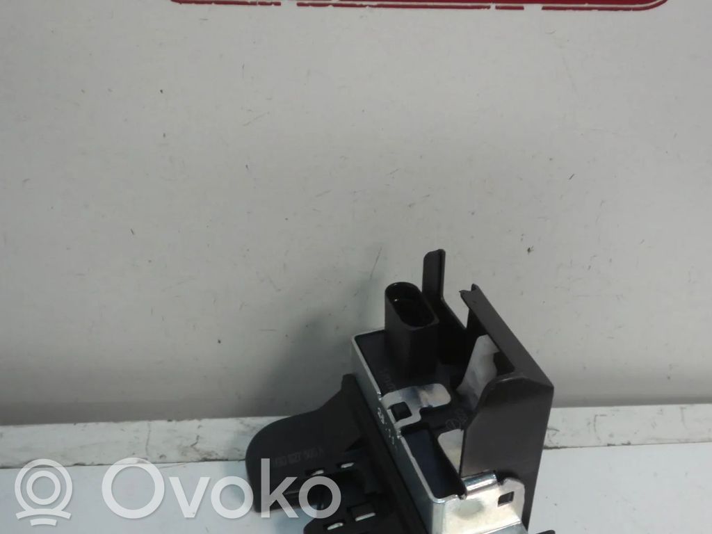 Volkswagen Golf Sportsvan Zamek klapy tylnej / bagażnika 