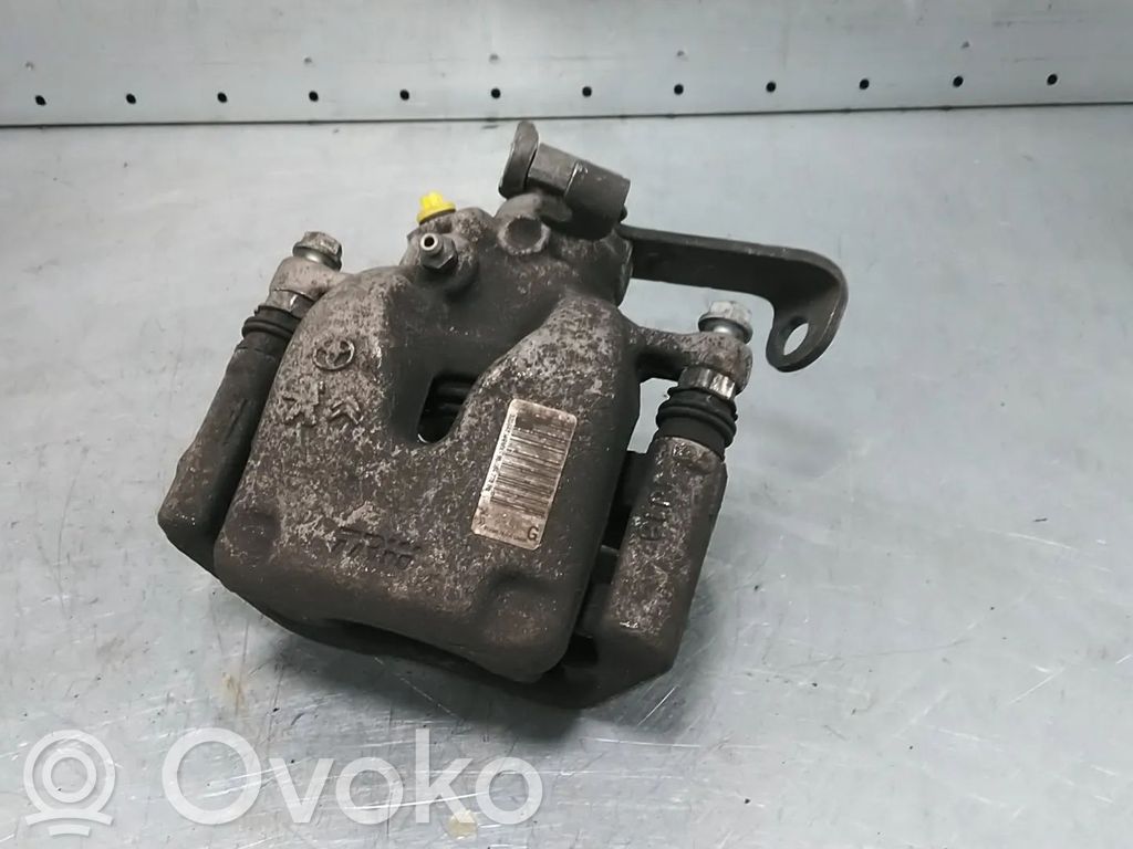 Opel Vivaro Задний суппорт 