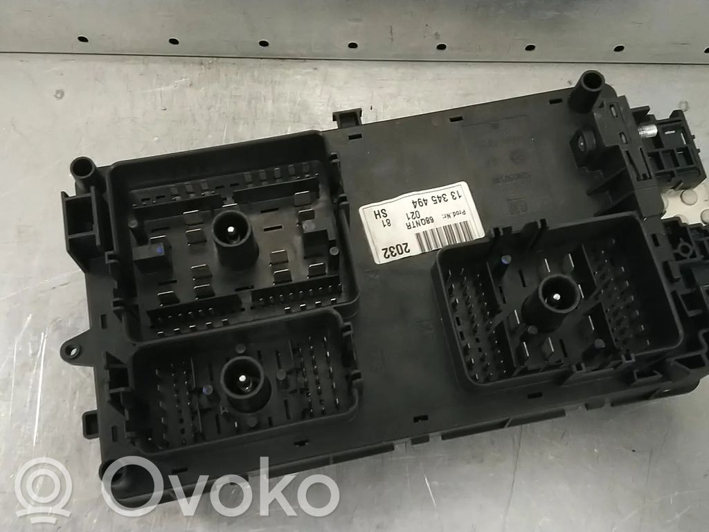 Opel Insignia A Ramka / Moduł bezpieczników 