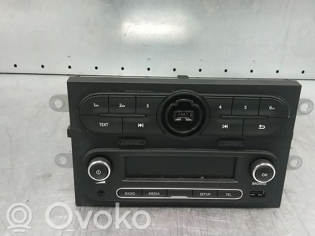 Renault Twingo III Panel / Radioodtwarzacz CD/DVD/GPS 