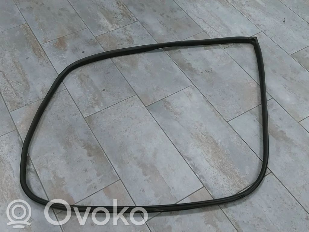 Ford Fiesta Gumowa uszczelka drzwi 