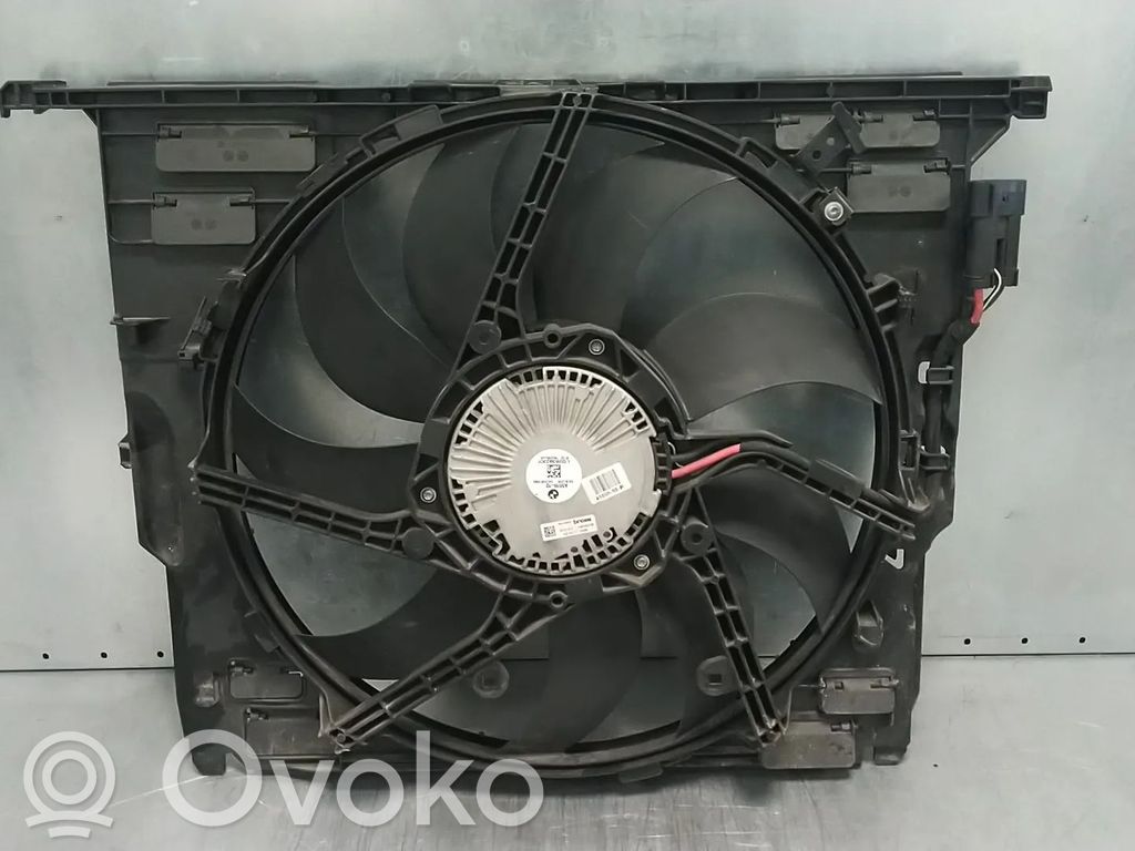 BMW 5 GT F07 Radiator cooling fan shroud 