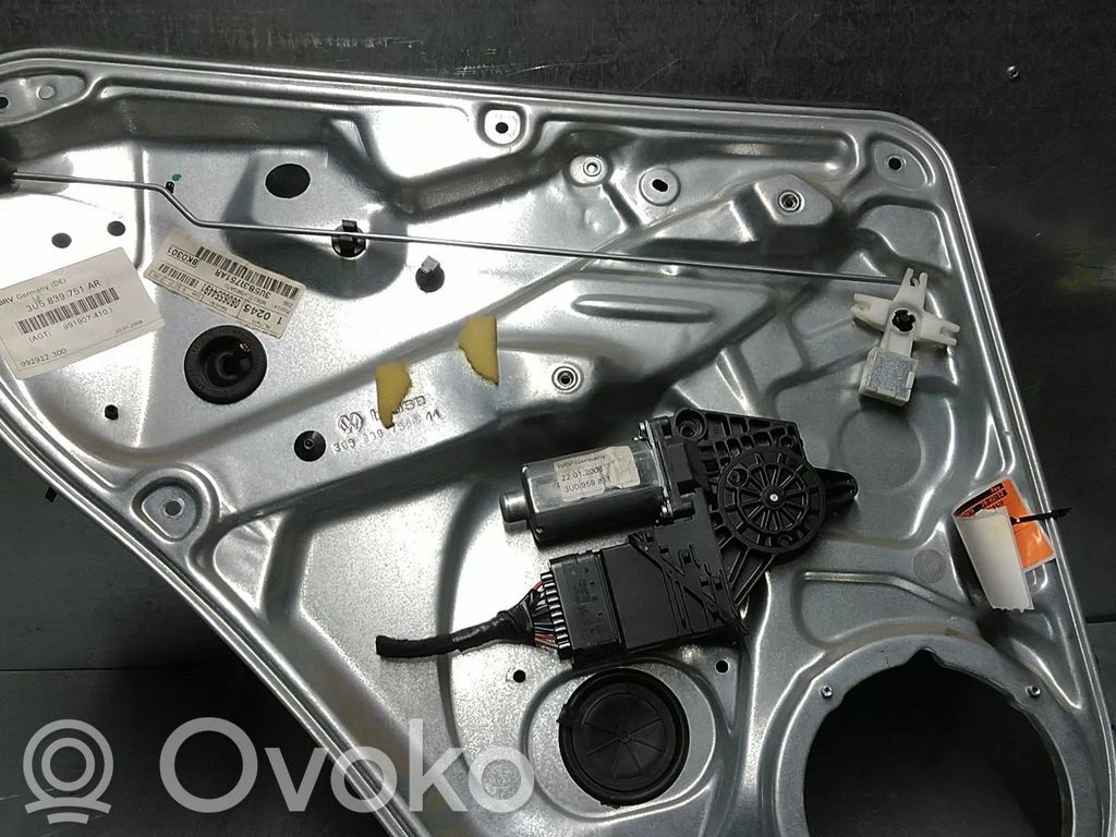 Skoda Superb B5 (3U) Silnik regulatora szyby drzwi przednich 