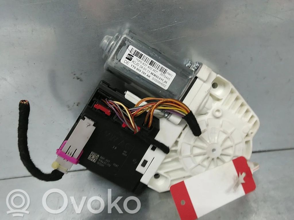 Seat Leon (1P) Motorino alzacristalli della portiera anteriore