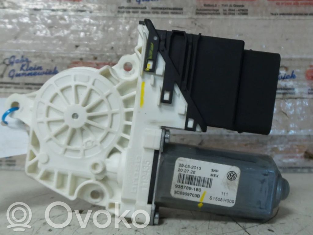 Volkswagen Jetta VI Silnik regulatora szyby drzwi przednich 