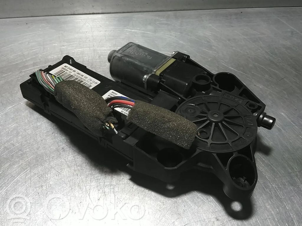 Renault Megane III Silnik regulatora szyby drzwi przednich 