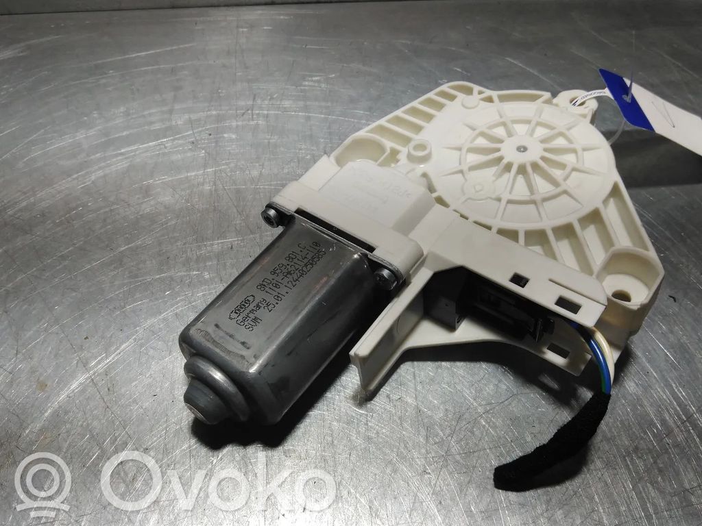 Motor del regulador de la ventanilla de la puerta delantera   8K0959801C