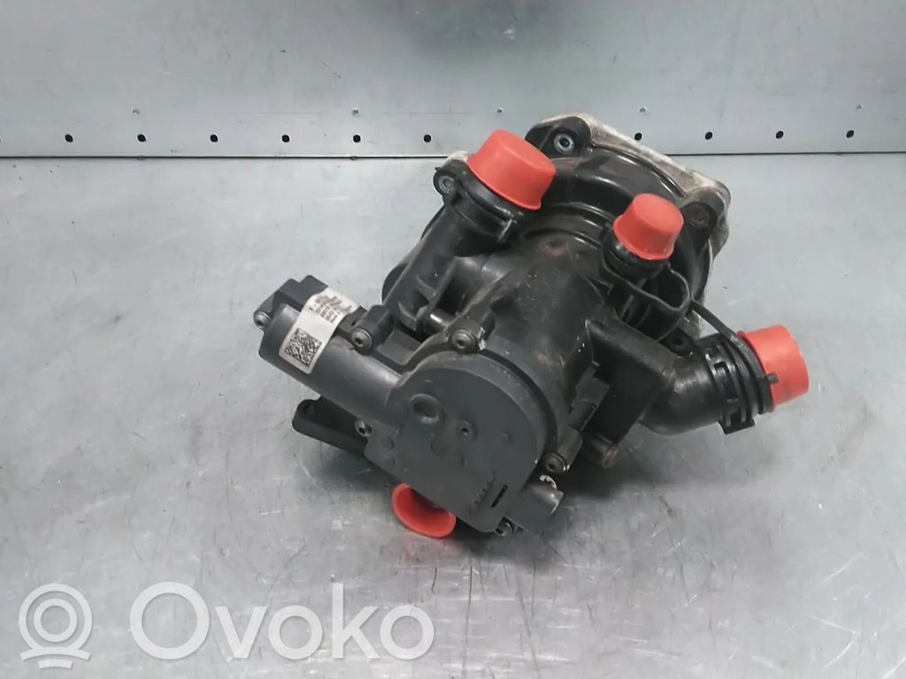 Volkswagen PASSAT B8 Bomba de agua 