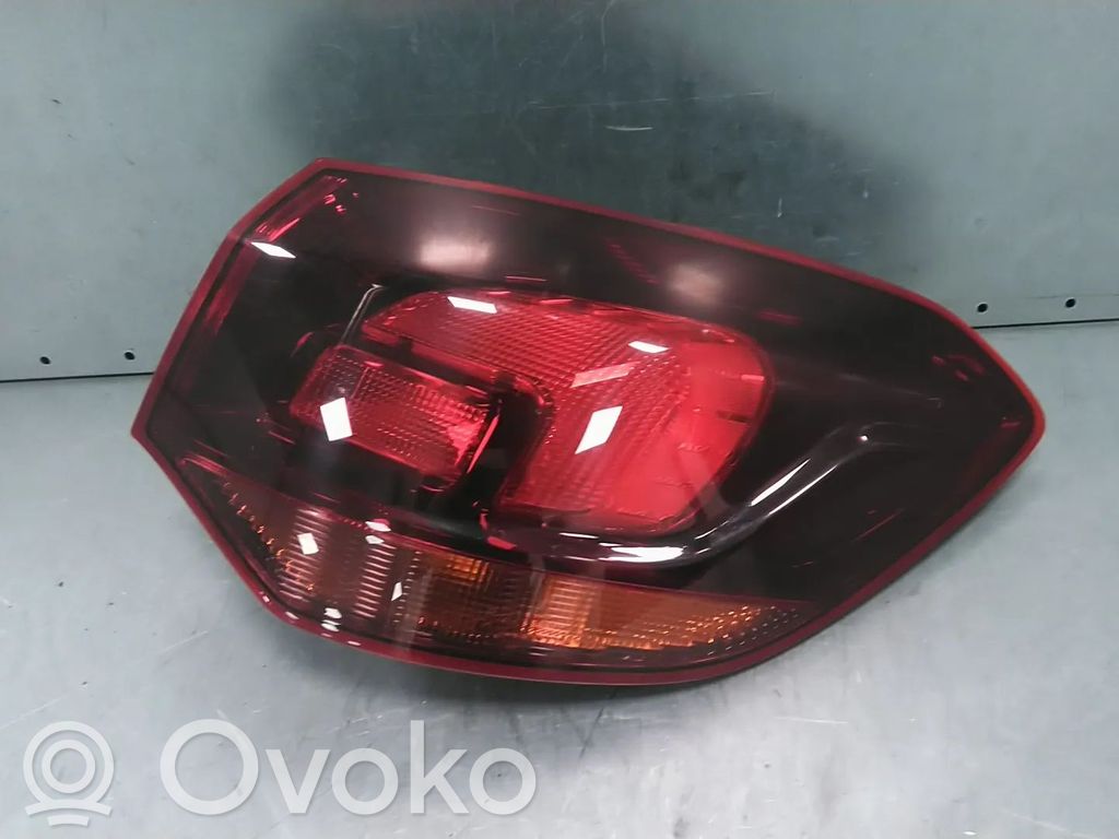 Opel Astra J Lampă spate în caroserie 