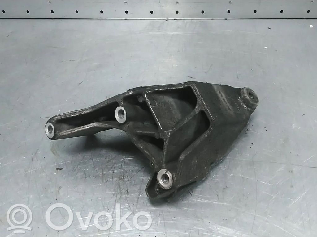 Volkswagen Crafter Moottorin kiinnikekorvake 
