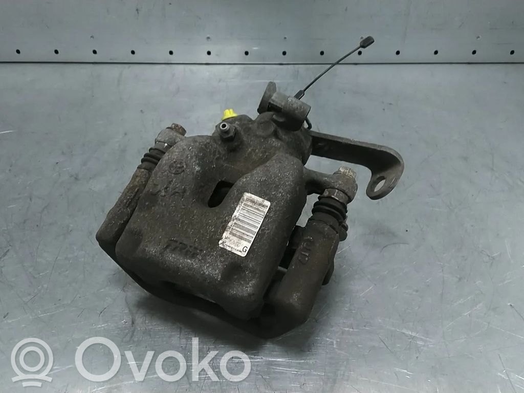 Opel Vivaro Задний суппорт 