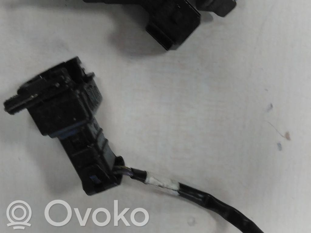 Opel Astra J Fuel injector 