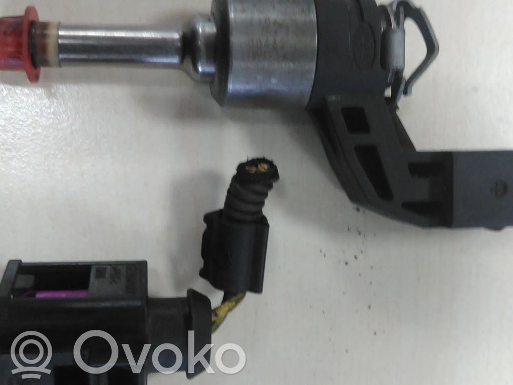Volkswagen PASSAT B6 Fuel injector 