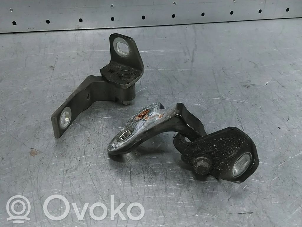 Ford Focus Priekšpusē eņģu komplekts 