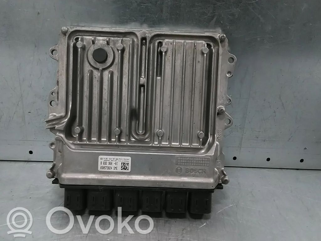 BMW 5 G30 G31 G38 Dzinēja vadības bloks 