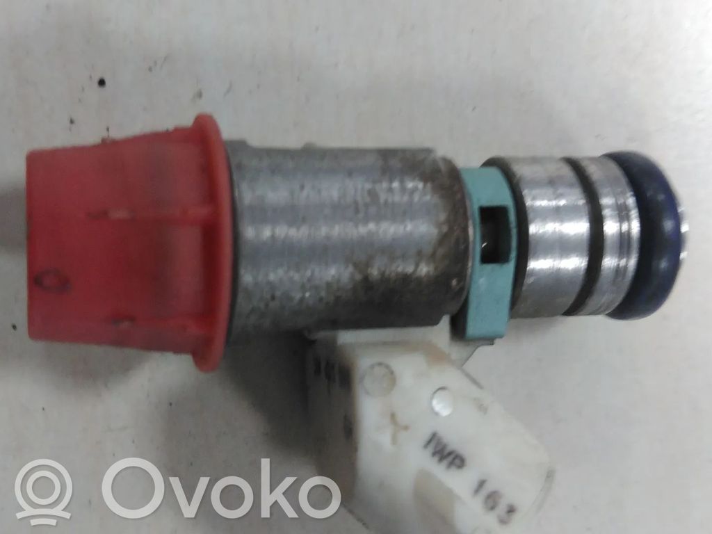 Volkswagen Golf V Polttoainesuutin 