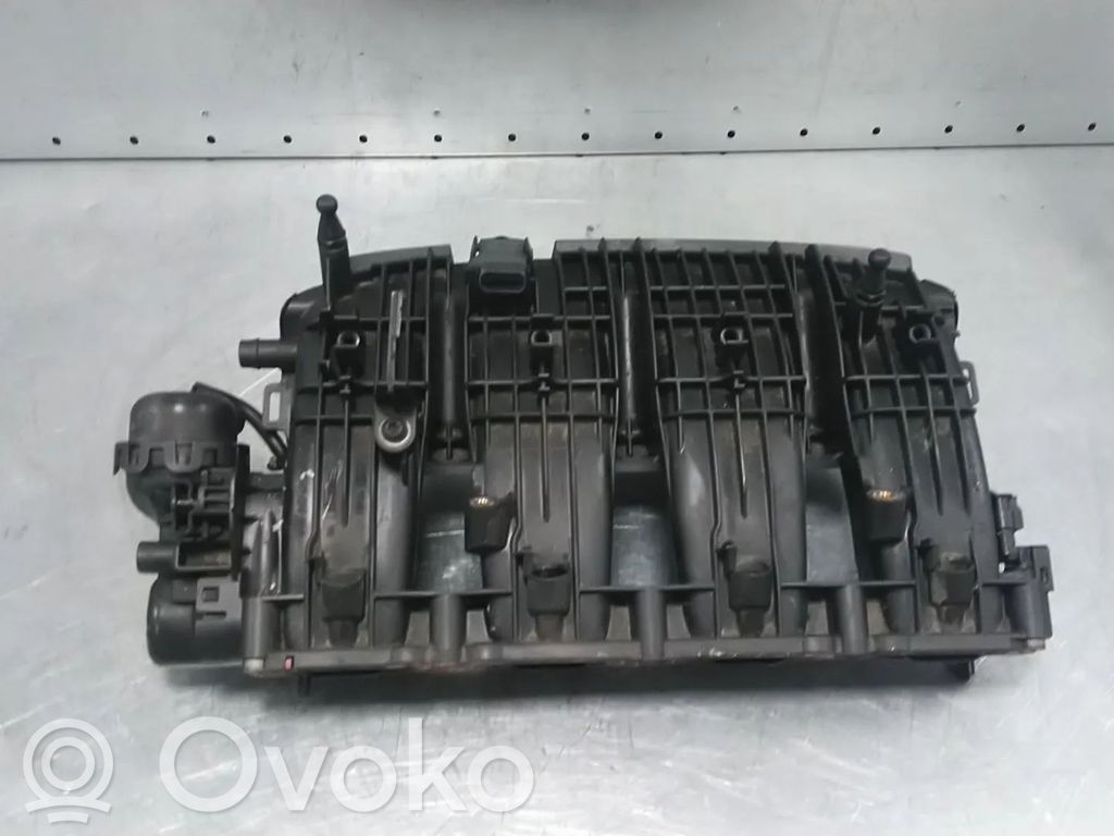 Volkswagen Polo VI Colector de admisión 