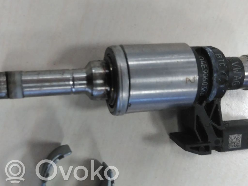 Volkswagen PASSAT B8 Wtryskiwacz paliwa 