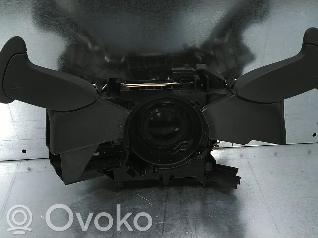Renault Clio III Manetki / Pokrętła / Łopatki zmiany biegów 