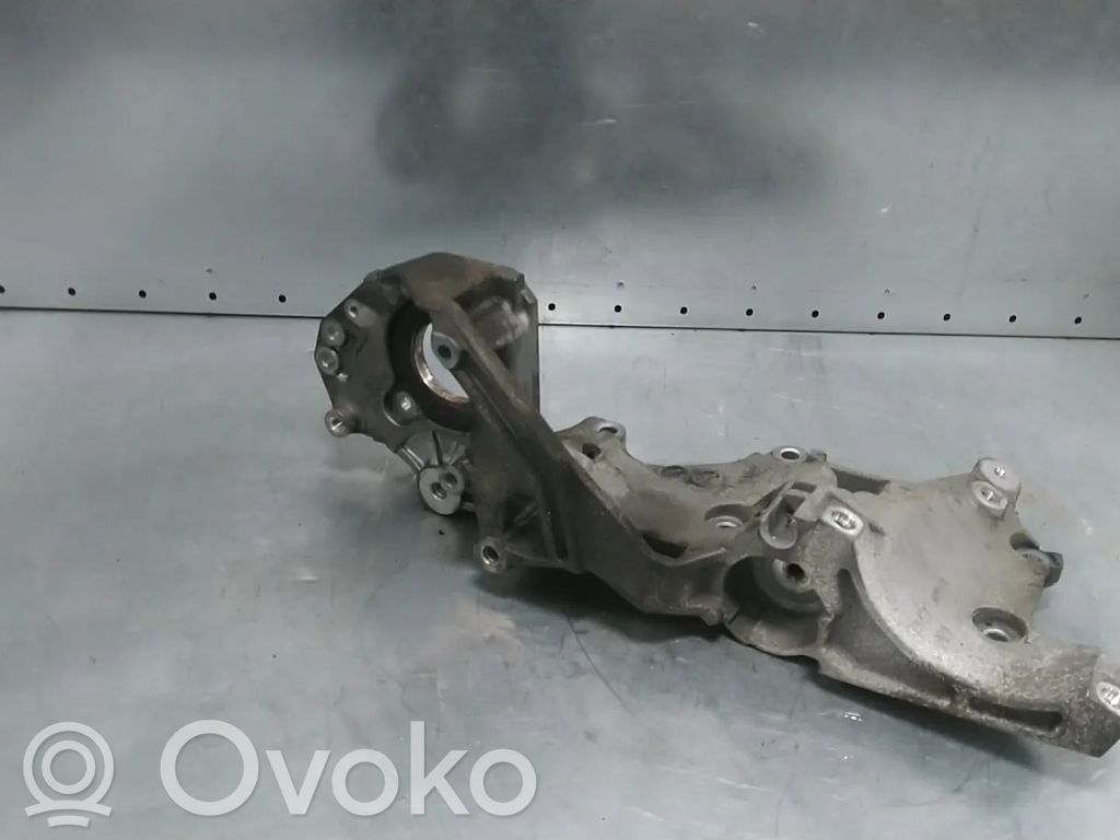 Volkswagen Touran II Soporte del alternador 