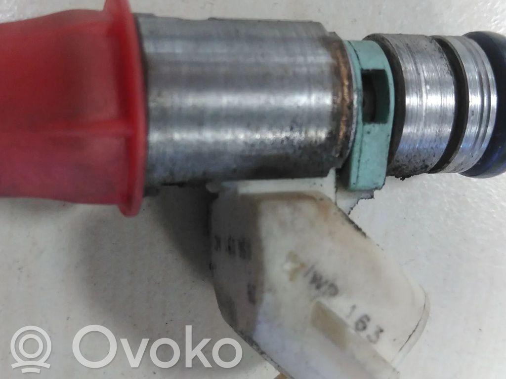 Volkswagen Golf V Fuel injector 