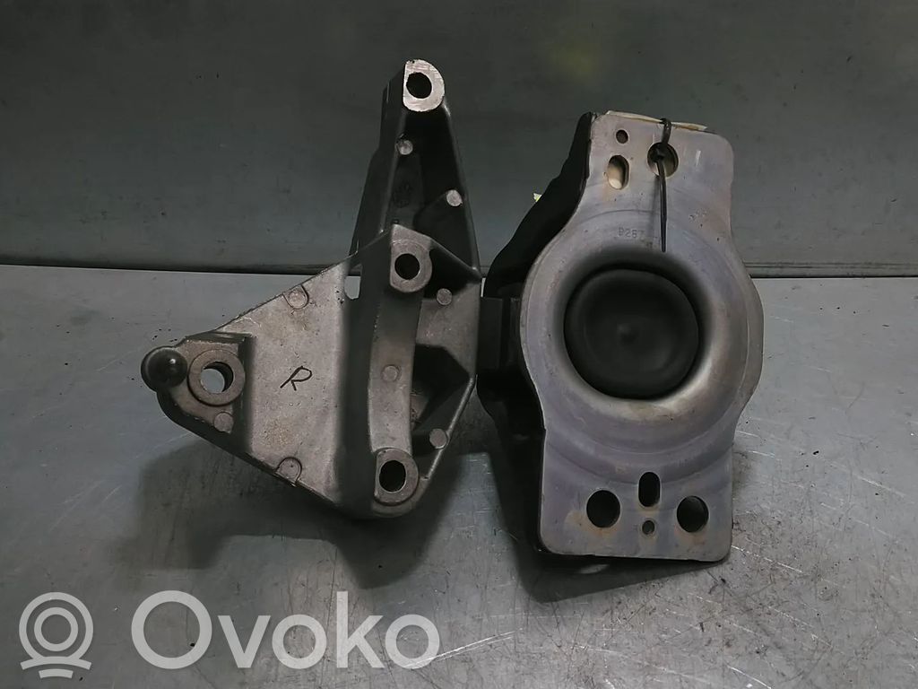 Engine mount bracket   8200437464,K9K800