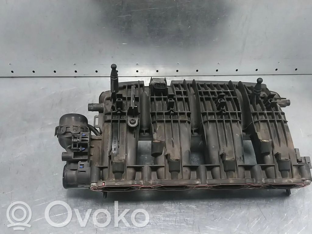 Volkswagen Polo VI Colector de admisión 