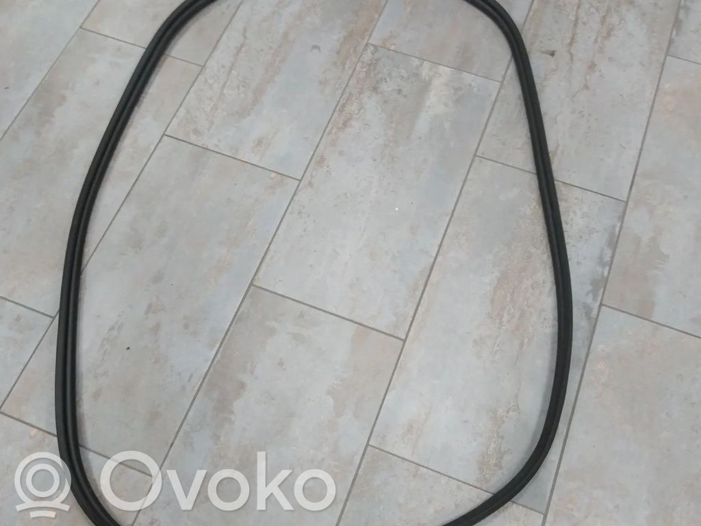 Gumowa uszczelka bagażnika tylnego / Na karoserii   JX7BA404A07AH