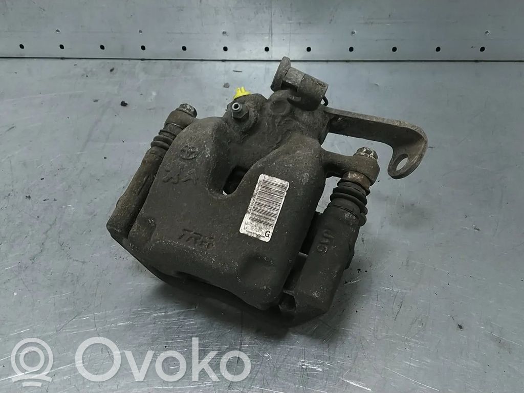Opel Vivaro Задний суппорт 