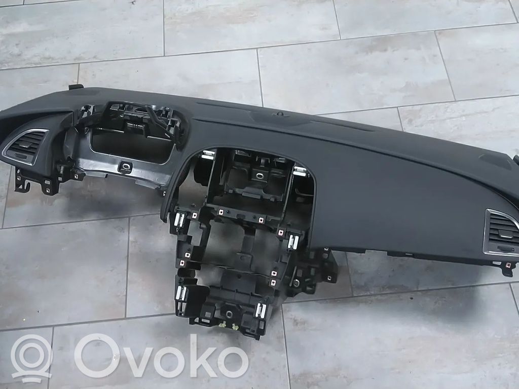 Opel Astra J Панель 