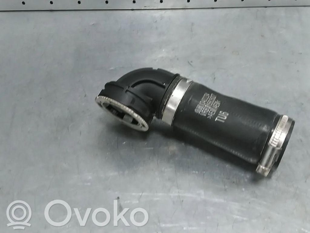 Opel Corsa E Turboahtimen ilmanoton letku 