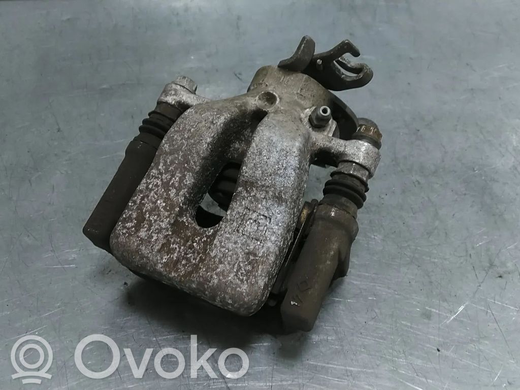 Opel Corsa E Задний суппорт 